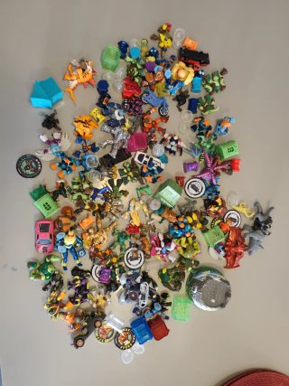 Figuras Gormiti, Invizimals, Muñecos