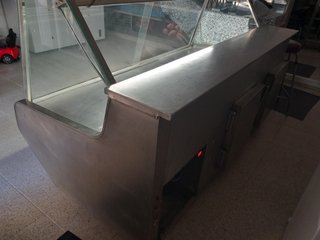Vitrina expositora refrigerada e iluminada
