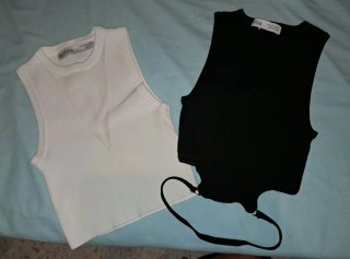 Lote 2 Tops Bershka Negro y Blanco