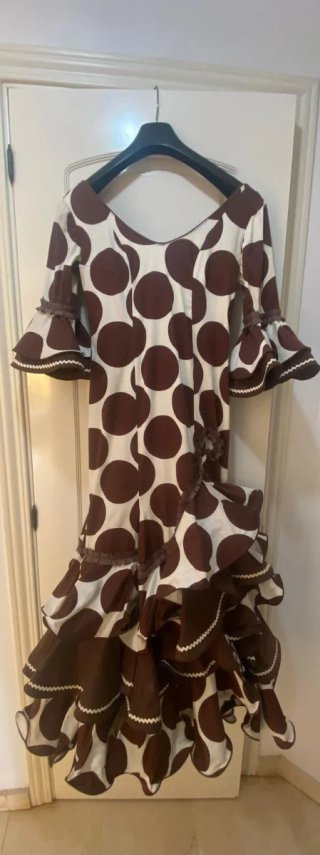 Vestido de lunares marrón y blanco