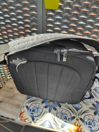 Crumpler company gigolo 8500