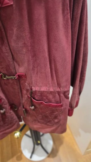 Chaquetón ante mujer burdeos