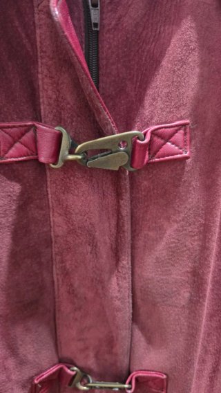 Chaquetón ante mujer burdeos