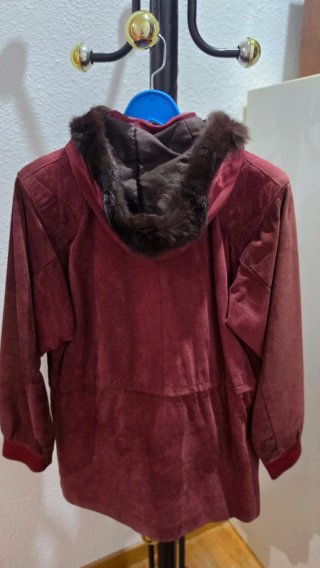 Chaquetón ante mujer burdeos