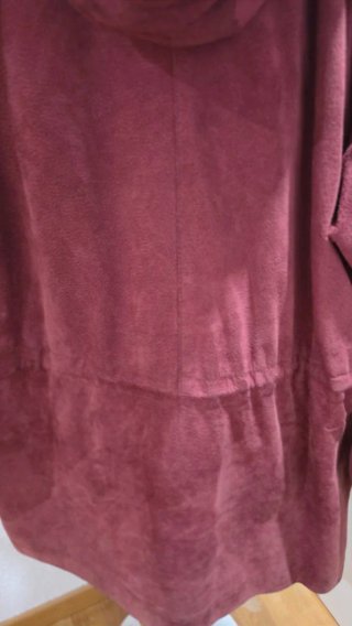 Chaquetón ante mujer burdeos