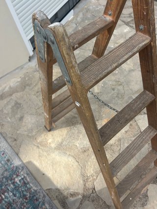 Escalera de madera vintage