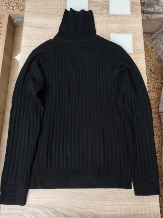 Jersey Negro Cuello Alto Canalé