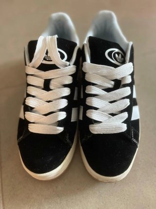 Zapatillas Adidas Negras y Blancas
