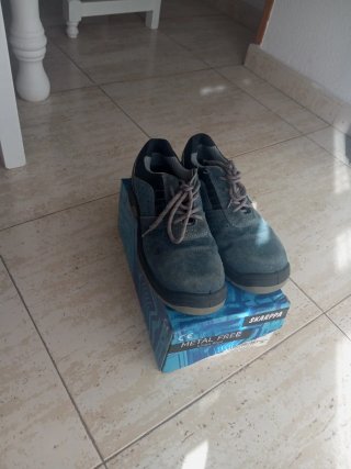 Zapatos de seguridad SKARPA Talla 40