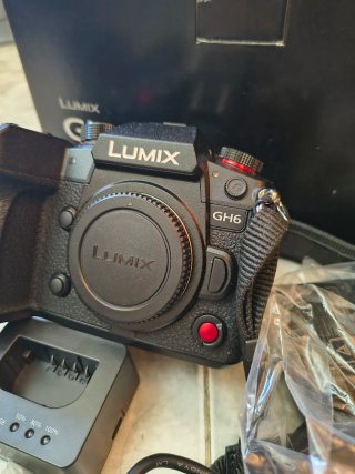 Panasonic GH6 + Objetivo Leica 12-60 impoluta