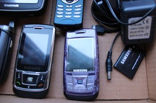 Lotto 4 telefoni + navigatore TomTom