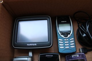 Lotto 4 telefoni + navigatore TomTom