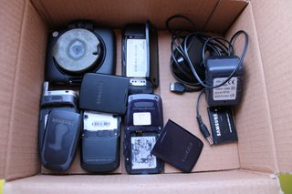 Lotto 4 telefoni + navigatore TomTom