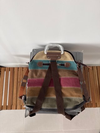 Mochila de tela multicolor