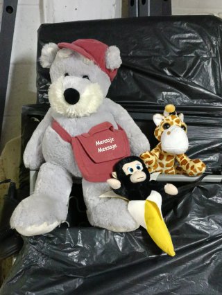 Lote 3 peluches: oso, jirafa y mono
