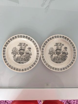 2 Platos Vintage Vargas Segovia Porcelana