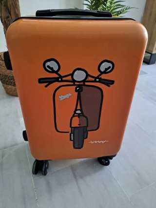 Juego Maleta Cabina y Mochila Vespa