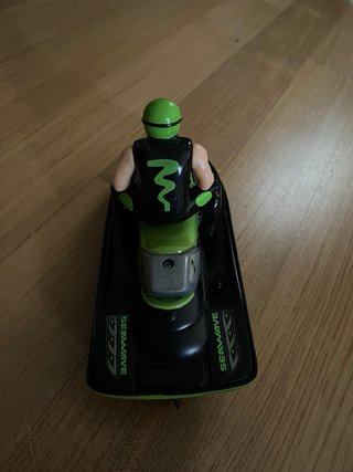 Moto d'acqua SeaWave galleggiante