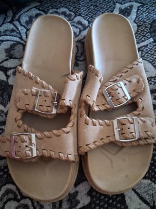 Sandalias Beige con Hebillas