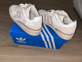 Zapatillas Adidas Azules y Blancas
