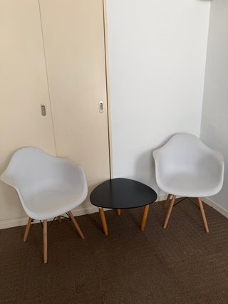 Conjunto mesa y 2 sillas blancas