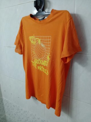 Camiseta naranja Grey Wolf Around the World