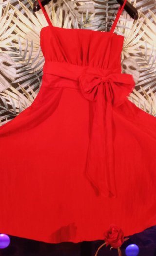 Vestido rojo con lazo