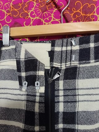 Falda ejecutiva gris y negra