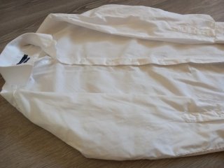 Camisa blanca cuello italiano de la marca Boston