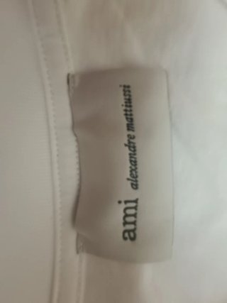 Camiseta AMI Paris blanca con corazón