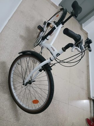Bicicleta de paseo blanca