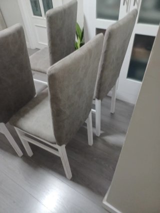 Juego de 4 sillas de comedor. Cada unidad a 30€
