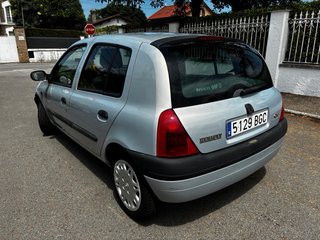 Renault Clio 1.9 D 5P. Año 2002
