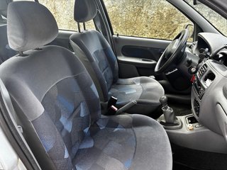 Renault Clio 1.9 D 5P. Año 2002