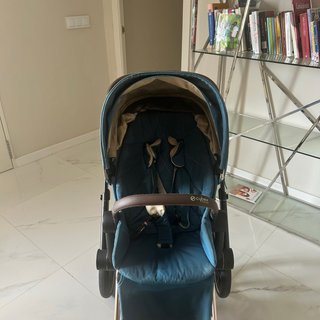 Carro Cybex Platinum Priam con capazo en negro.