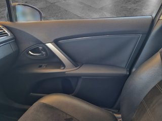 TOYOTA Avensis 120D Executive