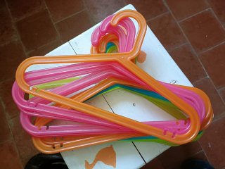10 Perchas Colores Niños