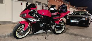 Yamaha R1 Roja y Negra