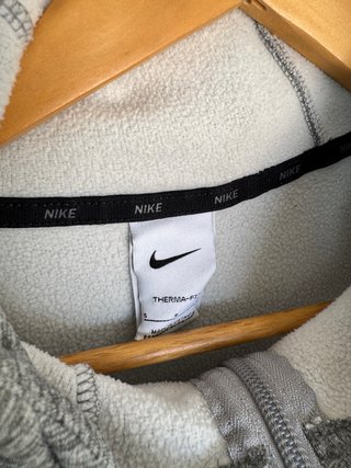 Sudadera Nike Therma-FIT Gris con Capucha