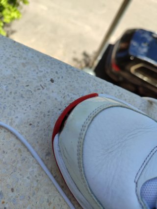 Zapatillas Jordan Talla 41 Blancas y Rojas