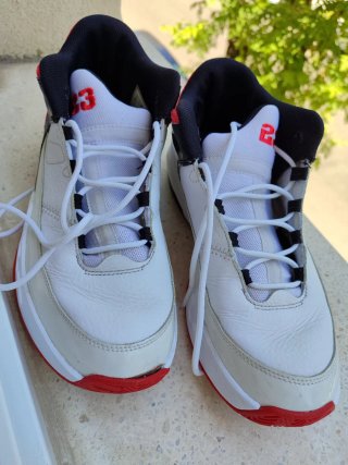 Zapatillas Jordan Talla 41 Blancas y Rojas