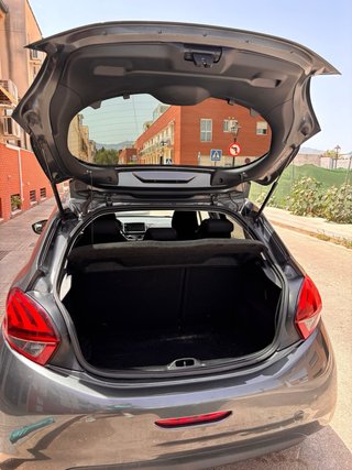 Peugeot 208 2016