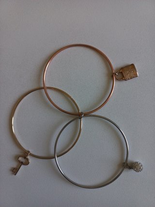 Braccialetti metallo con ciondoli chiave lucchetto
