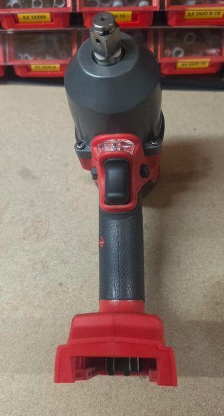 LLAVE IMPACTO ALTO PAR MILWAUKEE 1/2" 18V