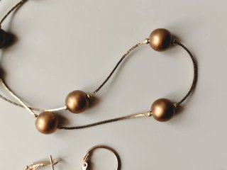 Collar y pendientes vintage dorados
