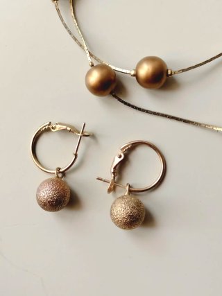 Collar y pendientes vintage dorados