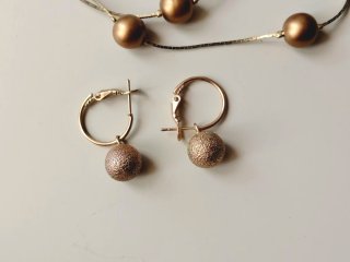 Collar y pendientes vintage dorados