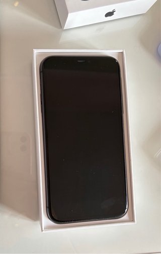 iPhone 11, 128GB Negro + Fundas, Cargador...