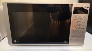 Microondas LG Easyclean con Grill