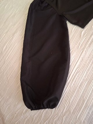 Blusa negra de una manga